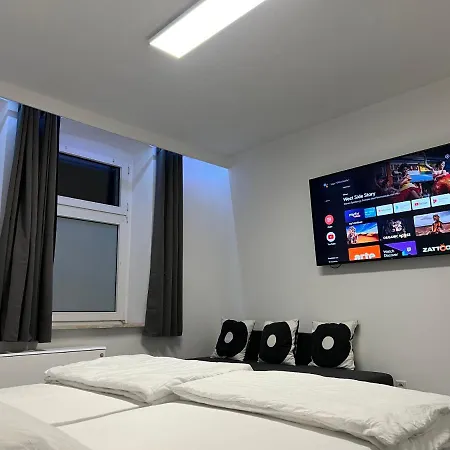 Freshly Renovated Kitchen Wifi Near Duesseldorf Airport * Essen