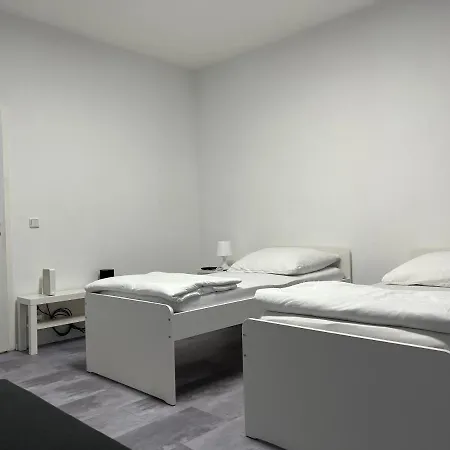 Freshly Renovated Kitchen Wifi Near Duesseldorf Airport Apartament *